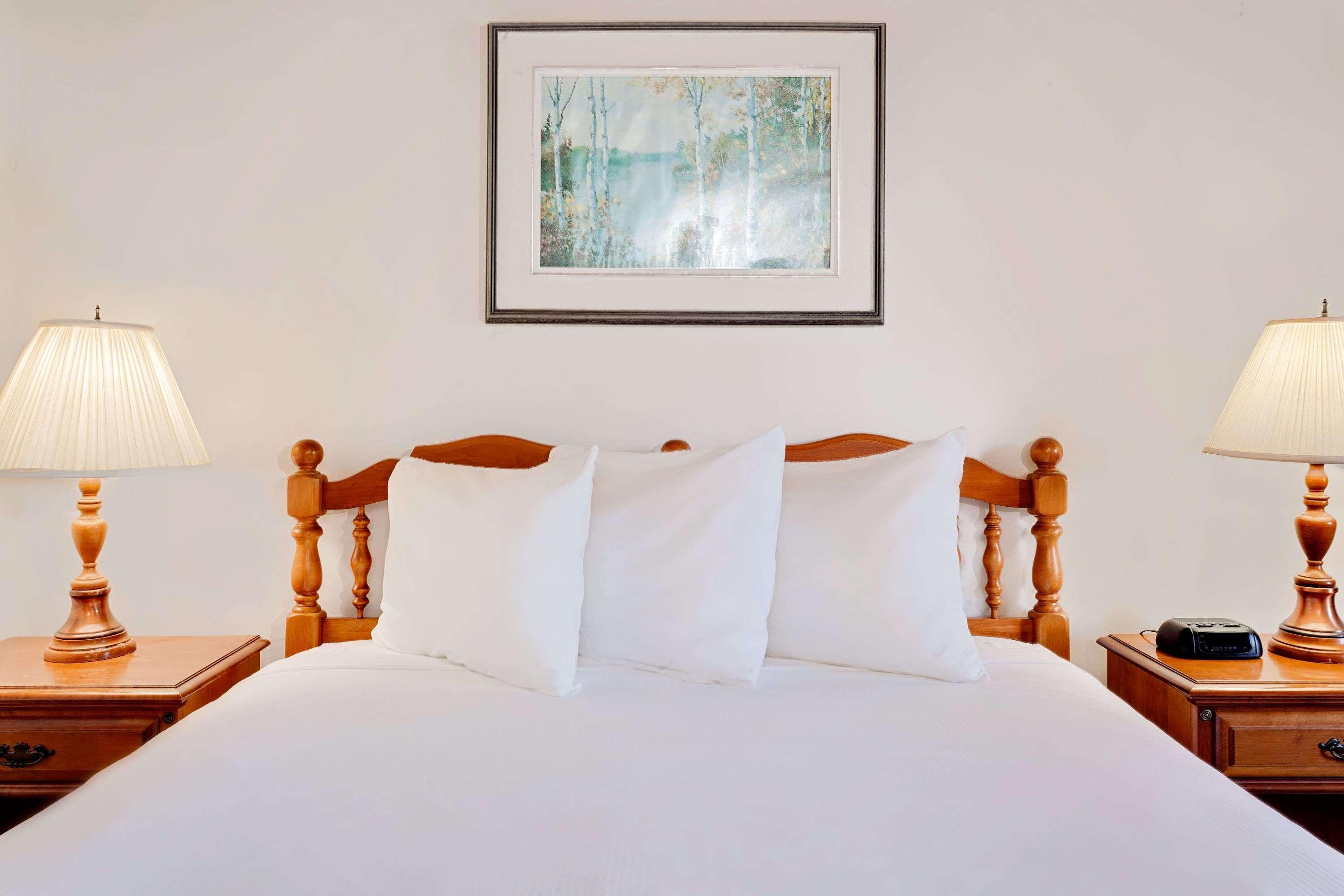 Ramada By Wyndham 1000 Islands Gananoque Hotel Екстериор снимка
