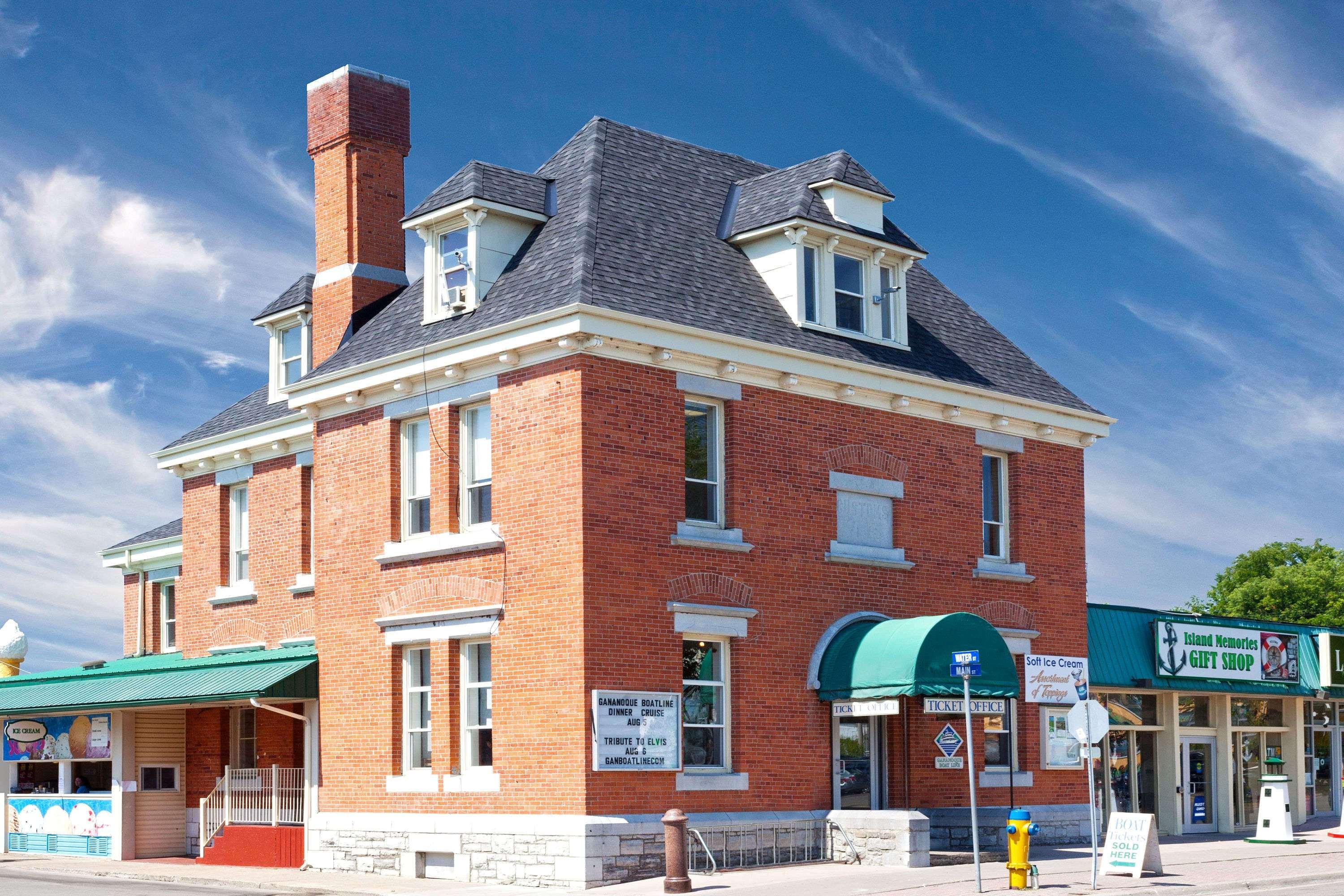 Ramada By Wyndham 1000 Islands Gananoque Hotel Екстериор снимка