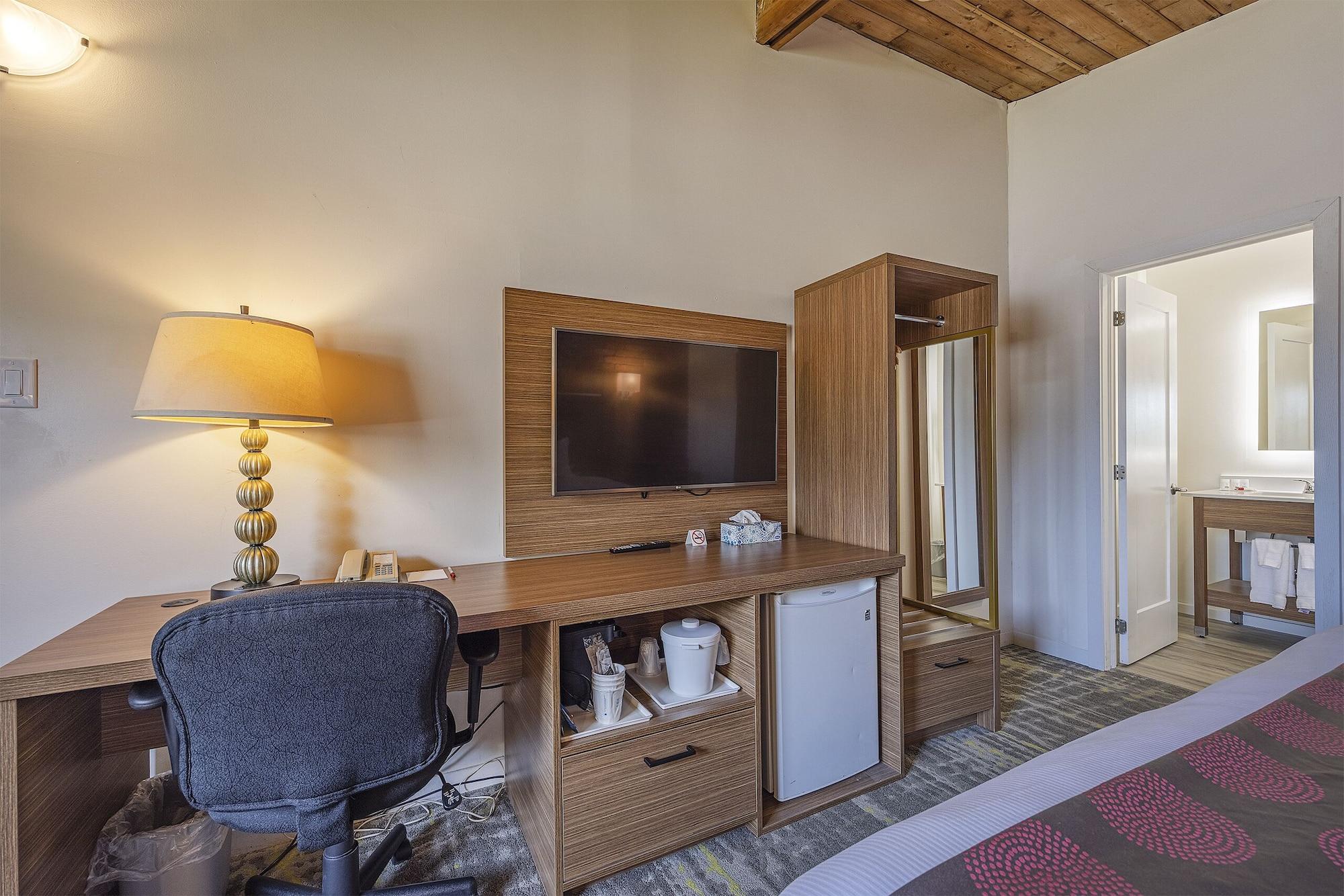 Ramada By Wyndham 1000 Islands Gananoque Hotel Екстериор снимка